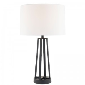 Tumma pronssi -yöt ja valo on/off -rokerikytkin, kätevä myyntipiste ja USB -latausportti hotellin huoneessa